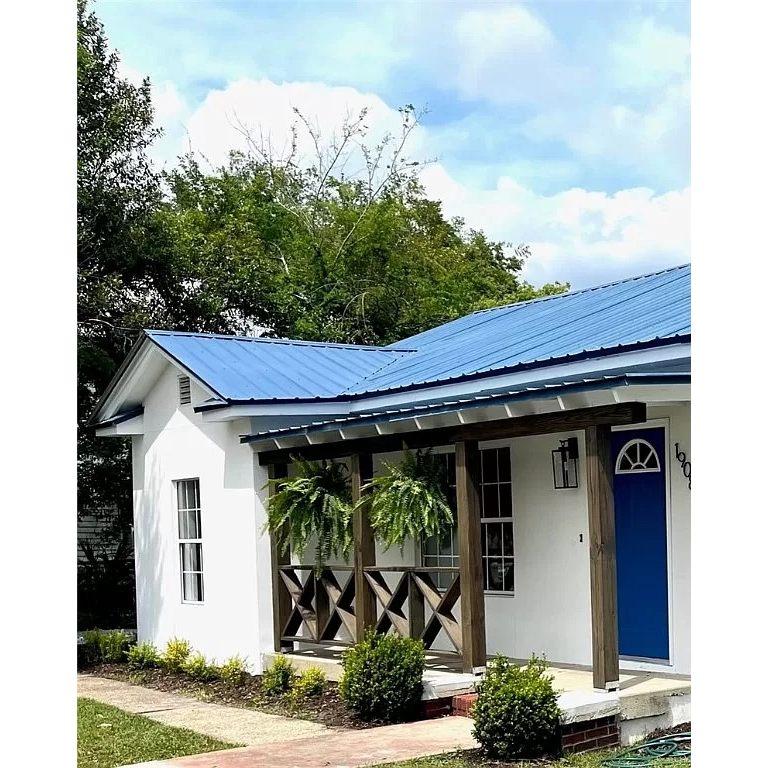 View more pictures and book your stay on Airbnb - https://www.airbnb.com/h/thepearlatbrunswick