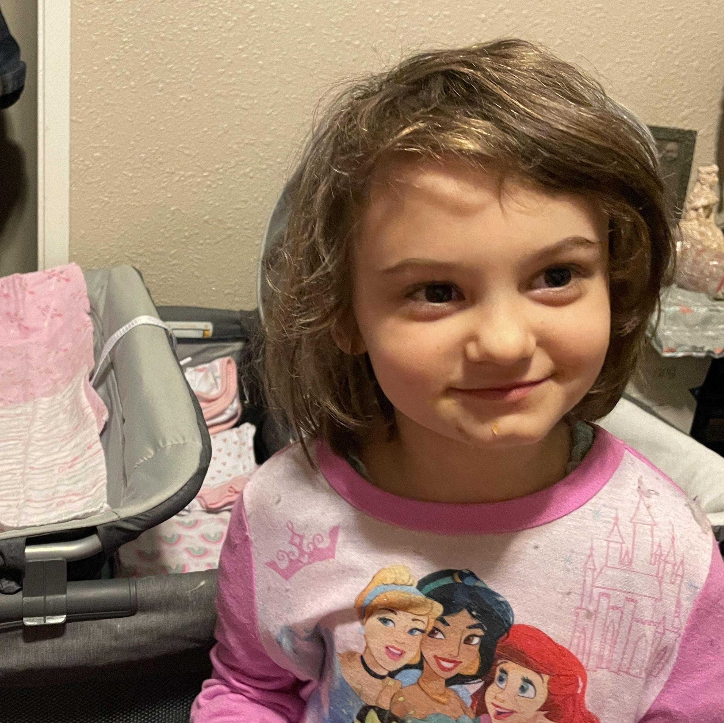 Izzey helped us put together Loren's things in our room. She is an awesome big sister!