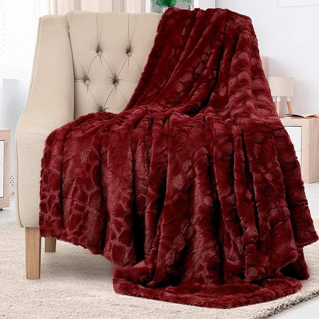 Everlasting Comfort Luxury Faux Fur Throw Blanket - Ultra Soft and Fluffy - Plush Throw Blankets for Couch Bed and Living Room - Fall Winter and Spring - 50x65 (Full Size) Red