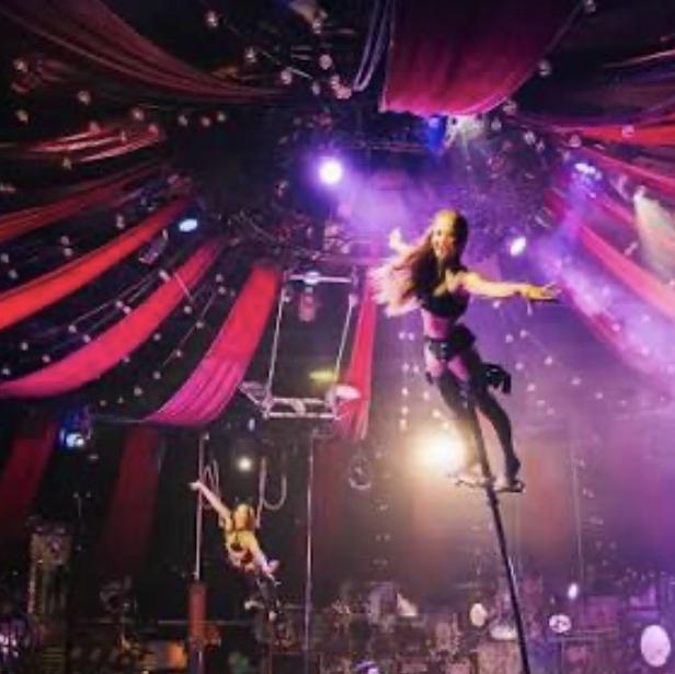 2 Tickets to Absinthe Show