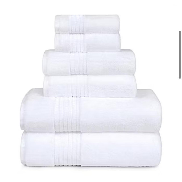 30x56” White Liz Claiborne Signature Plush Bath Towel