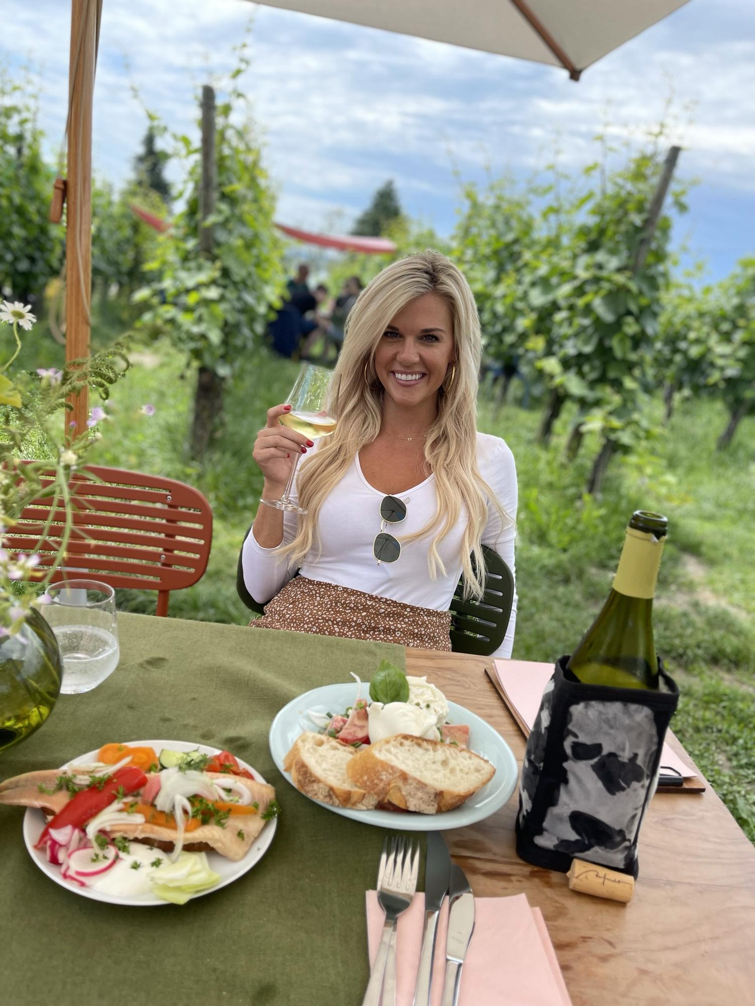 The cutest lunch spot in the vineyard in Meersburg