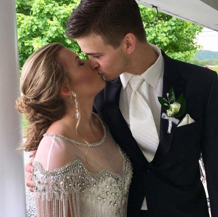 Nikki's senior prom.🤍