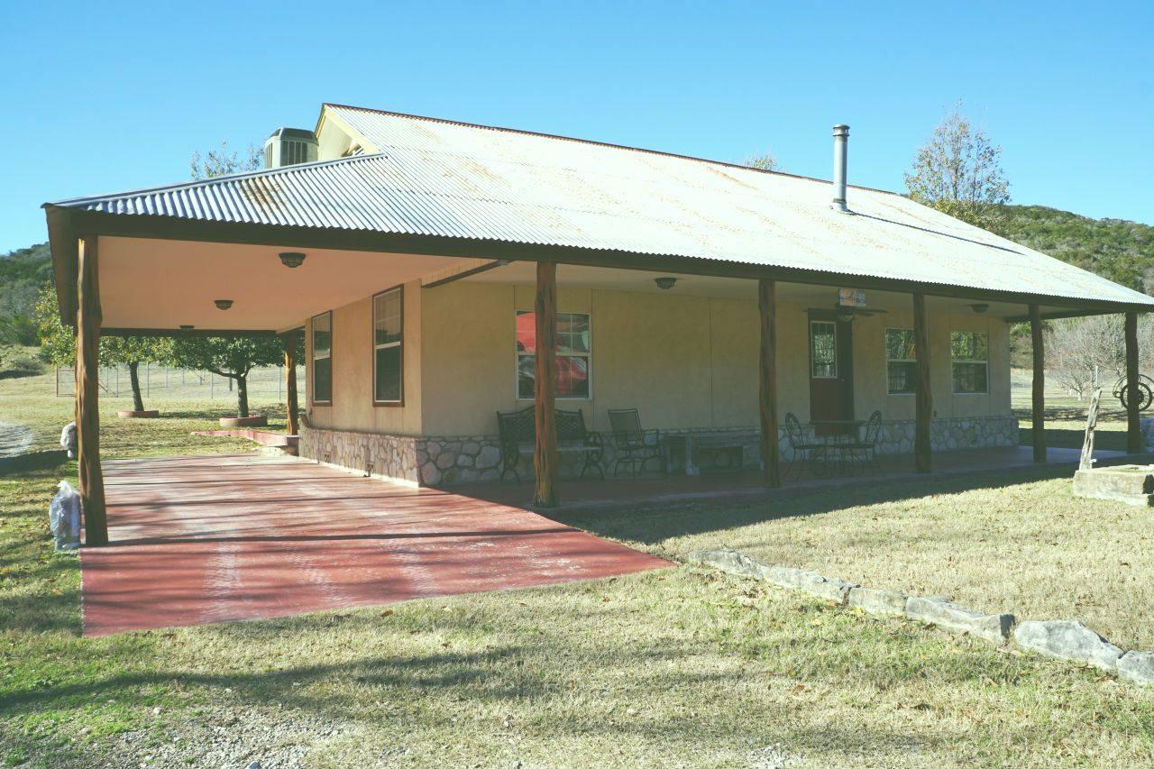 The Wedding Website of Lilia Novatnak and Chase Pavlas