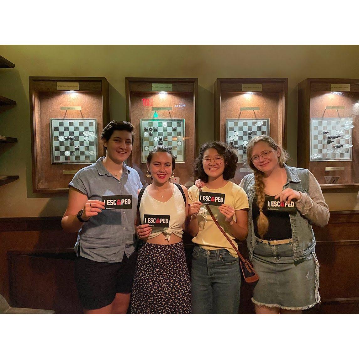 We love our random escape room outings :)) Thanks to all the friends who've always supported our addiction hehehe