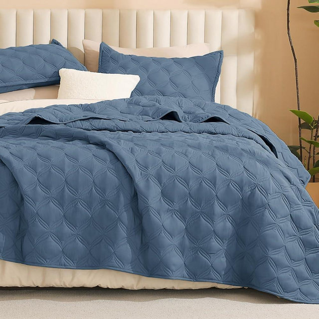 Litanika King Size Quilt Bedding Set, Haze Blue Summer Lightweight Soft Comforter Bedspreads & Coverlets, Boho Farmhouse Bedding Cover Bed Decor All Season, 3 Pieces (1 Quilt, 2 Pillowcases)