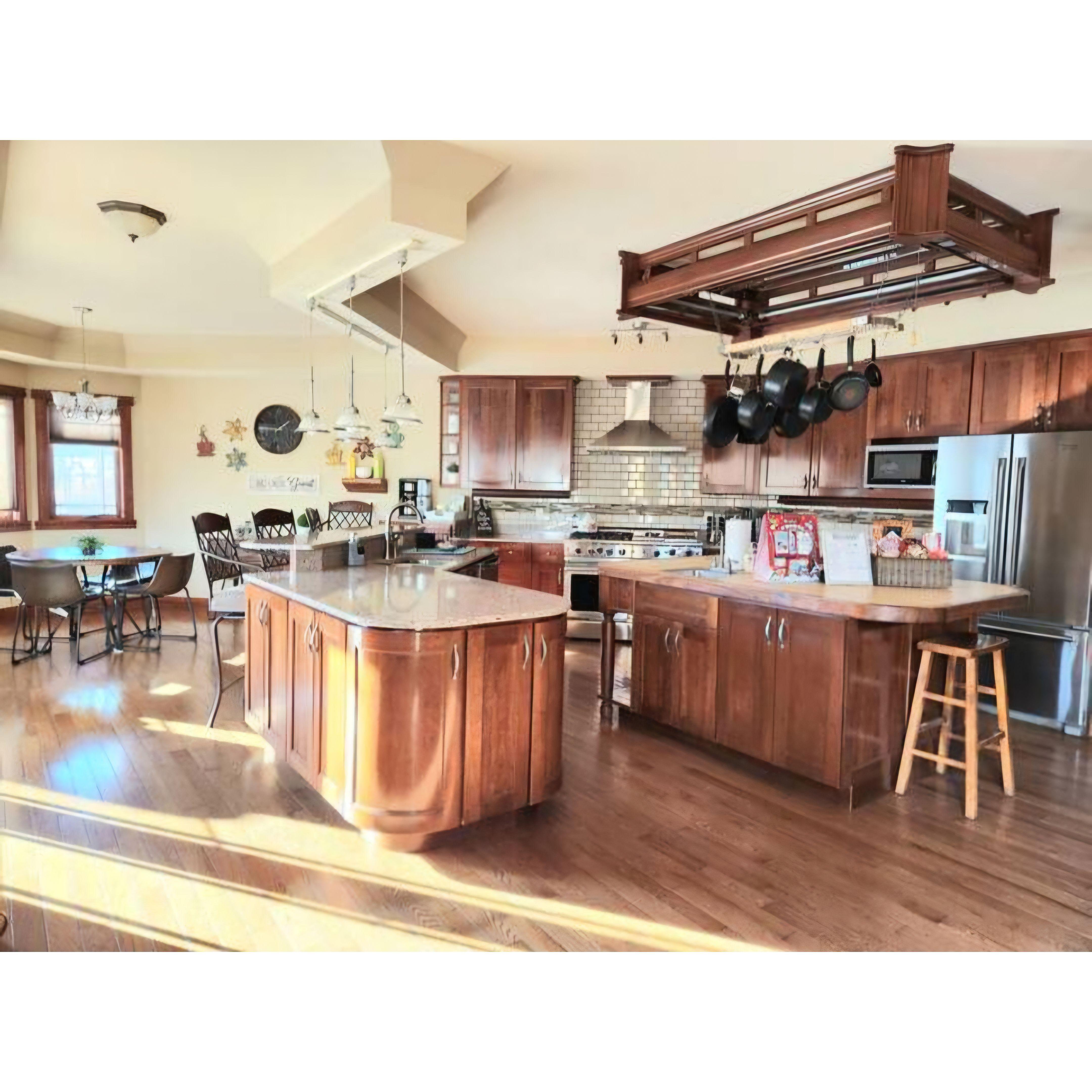 Large family style kitchen