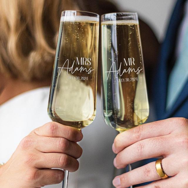 Personalized Wedding Champagne Flutes - Engraved Mr and Mrs Toasting Flutes, Wedding Champagne Glasses, Wedding Glass Set, Wedding Gift