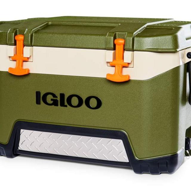 Igloo BMX Family with Cool Riser Technology, Fish Ruler, and Tie-Down Points