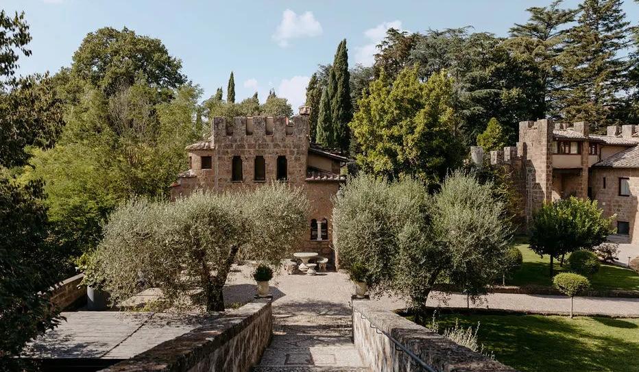 The Wedding Website of Alessio Ferro and Jordyn Elwell