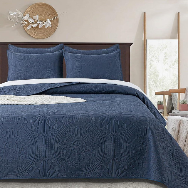 annadaif California King Quilt Bedding Set, 3 Pieces Navy Cal King Oversized Bed Quilt Lightweight Summer Comforter Bedspread, Coin Pattern Coverlet All Seasons (1 Quilt, 2 Pillow Shams)