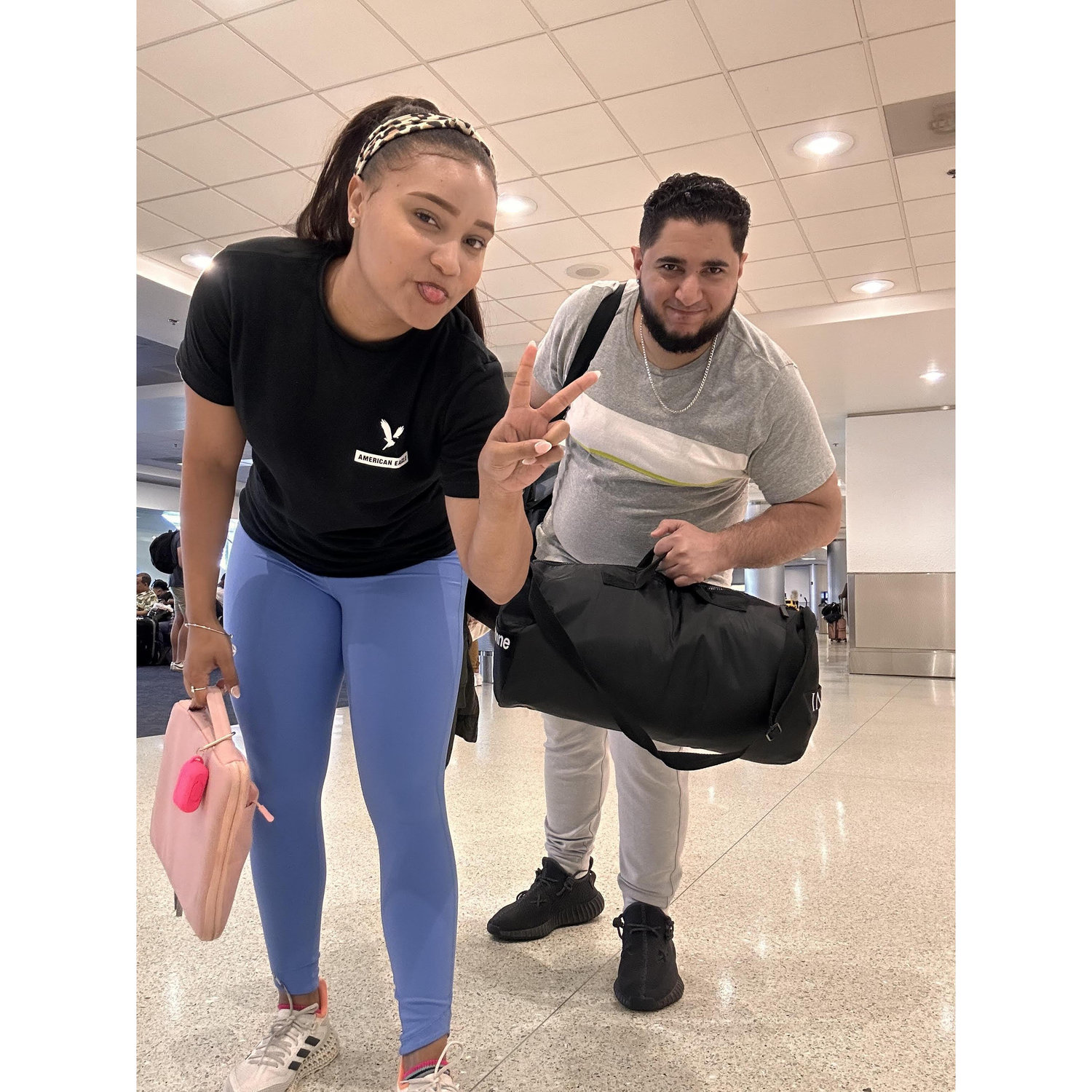 Ella camino a sus vacaciones, el camino a pedirle matrimonio -- She was on her way to vacation, he was on his way to ask her to marry him