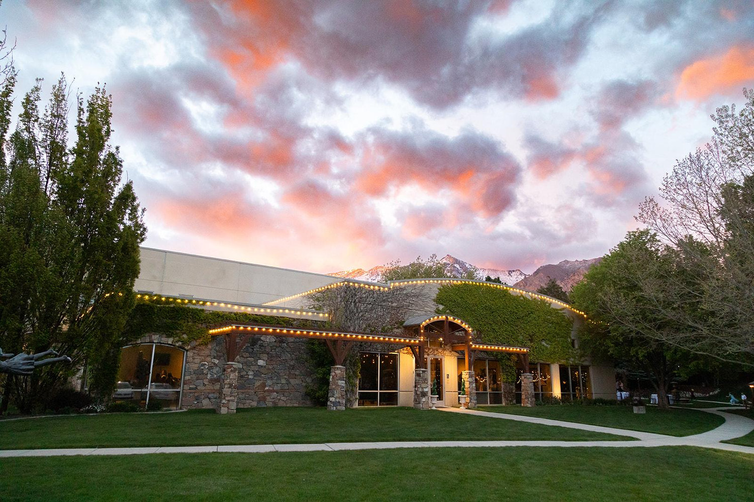 The Wedding Website of Lauren Howell and Dustin Leonard