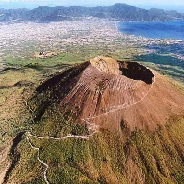 Mt. Vesuvius and Pompeii excursion