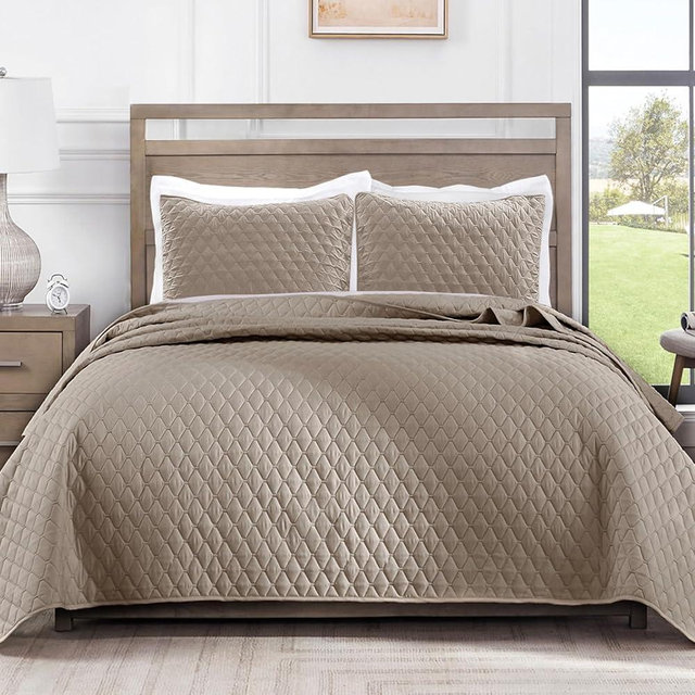 Exclusivo Mezcla Reversible King Size Quilt Bedding Set with Pillow Shams, Lightweight Quilts King Size, Soft Bedspreads Bed Coverlets for All Seasons - (Taupe, 104"x96")