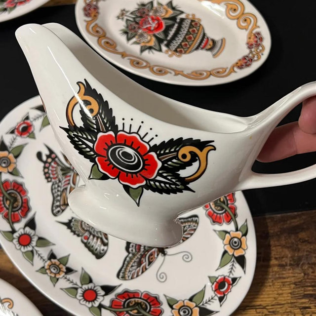 Gravy Boat and Dish Set