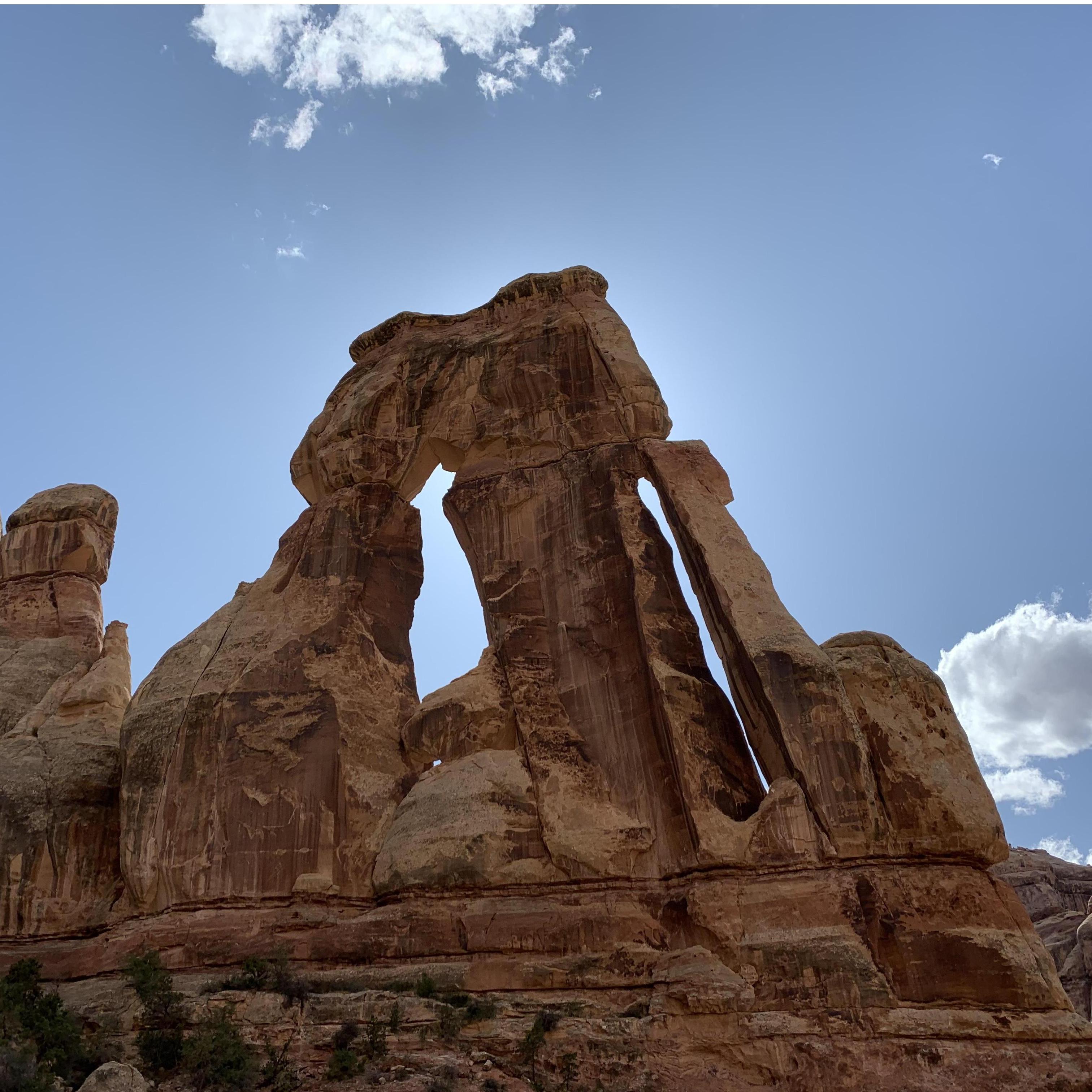 An absolutely astonishing sight - Sav managed to sit in the one spot where the light came through the middle so she still wasn't in shade. Five story tall Druid Arch wasn't too bad either.