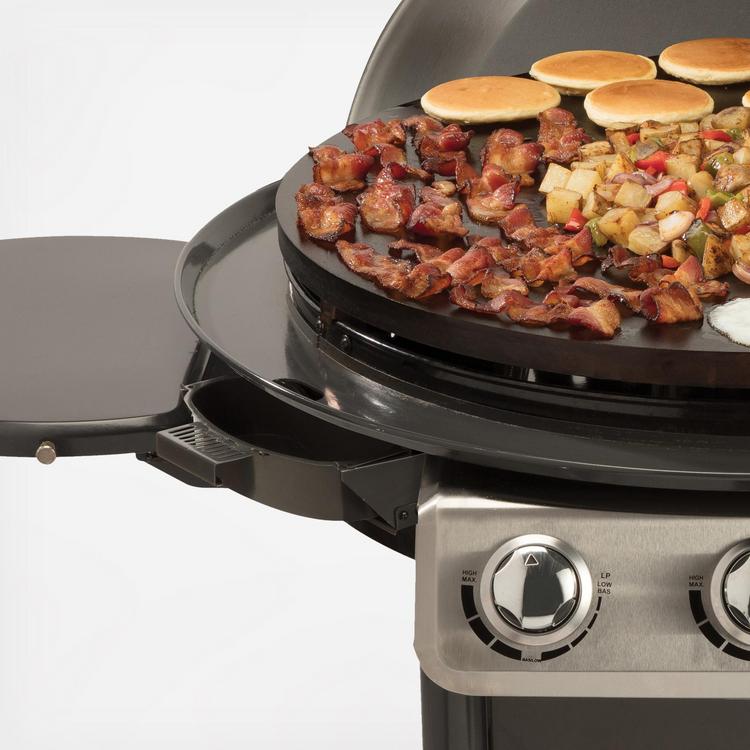 Cuisinart Grill, 3-Burner Deluxe Outdoor Griddle Zola