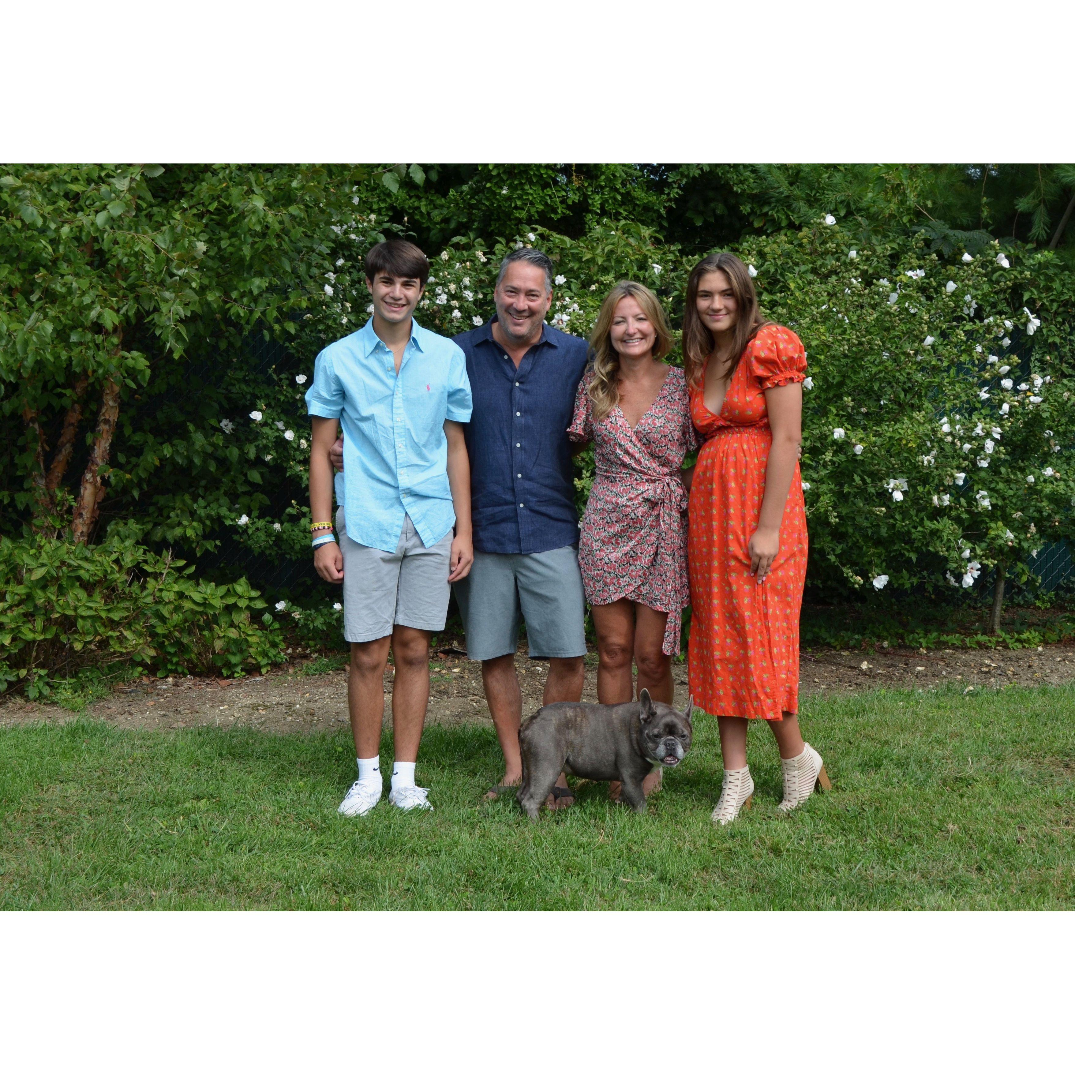 Family love...with all eyes open! ;)