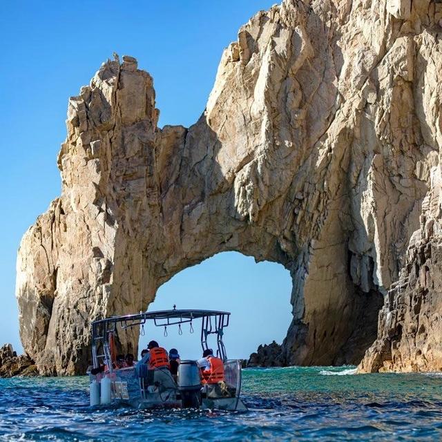 Land’s end boat tour in Cabo