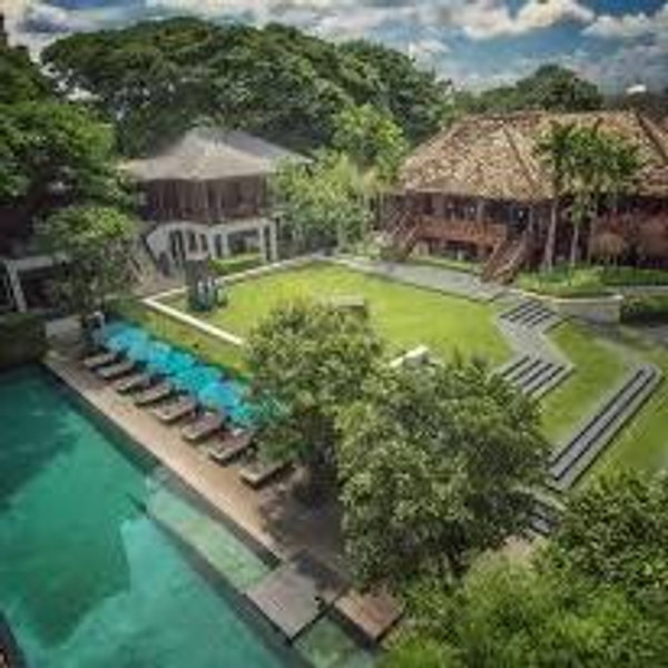 One night at 137 Pillars House or Tamarind Village (Chiang Mai)