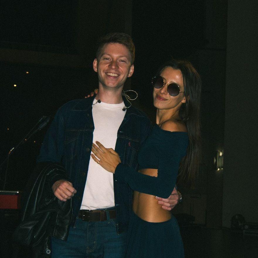 Joey visits Andre while on tour with Carter Vail