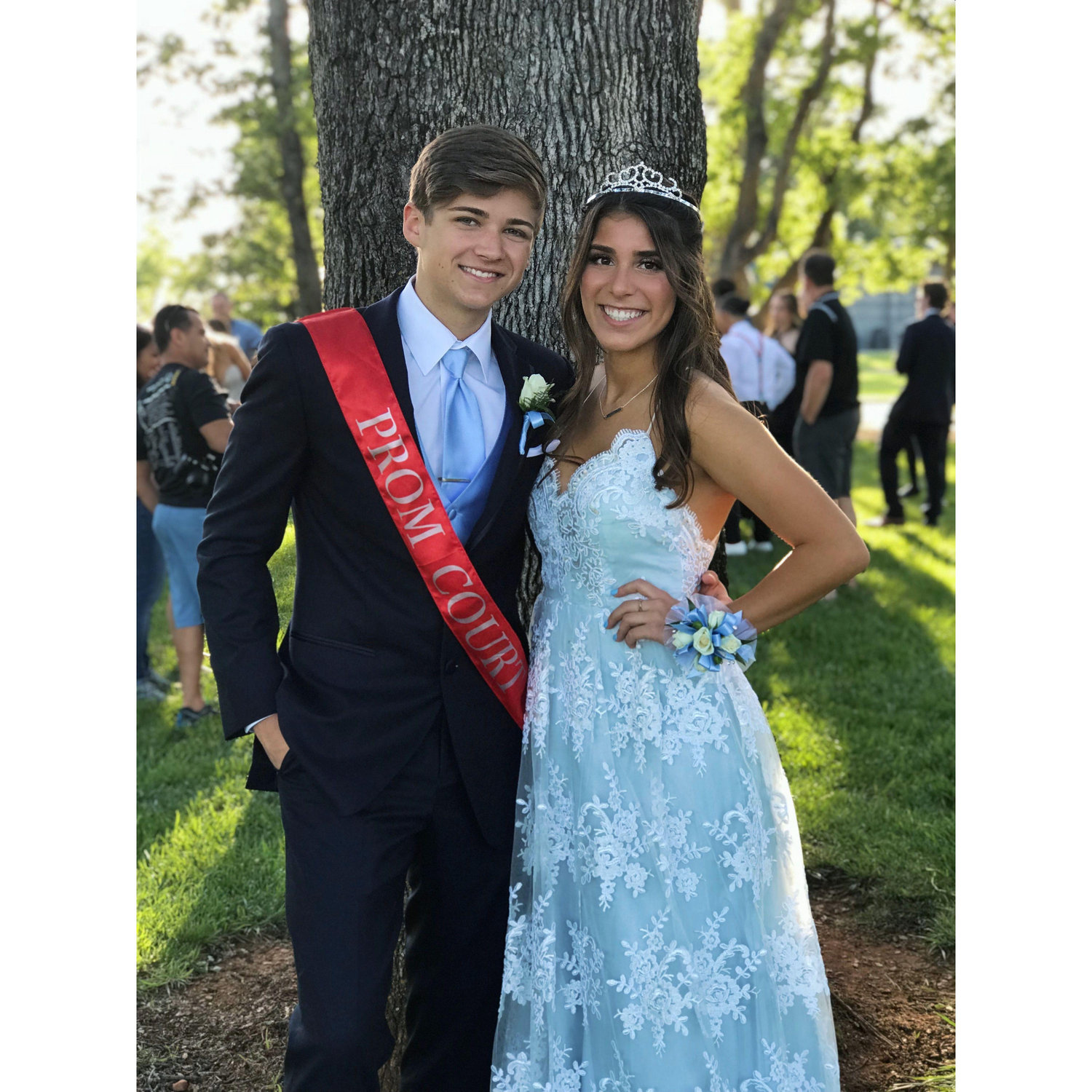 Gina won Junior prom queen and max didn't win king... awkward