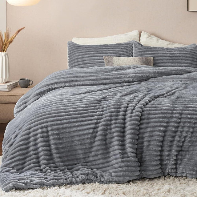 Bedsure Fluffy Comforter Set Queen - Super Soft Faux Fur Comforter Queen Size Grey, Winter Warm Fleece Bedding Set, Plush Fuzzy Bed Set, 3 Pieces, 1 Shaggy Comforter with 2 Pillowcases