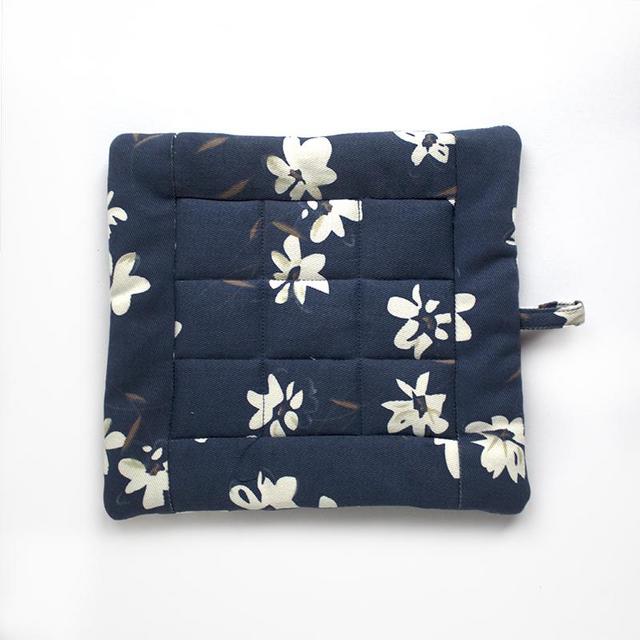Blue floral canvas hot pad