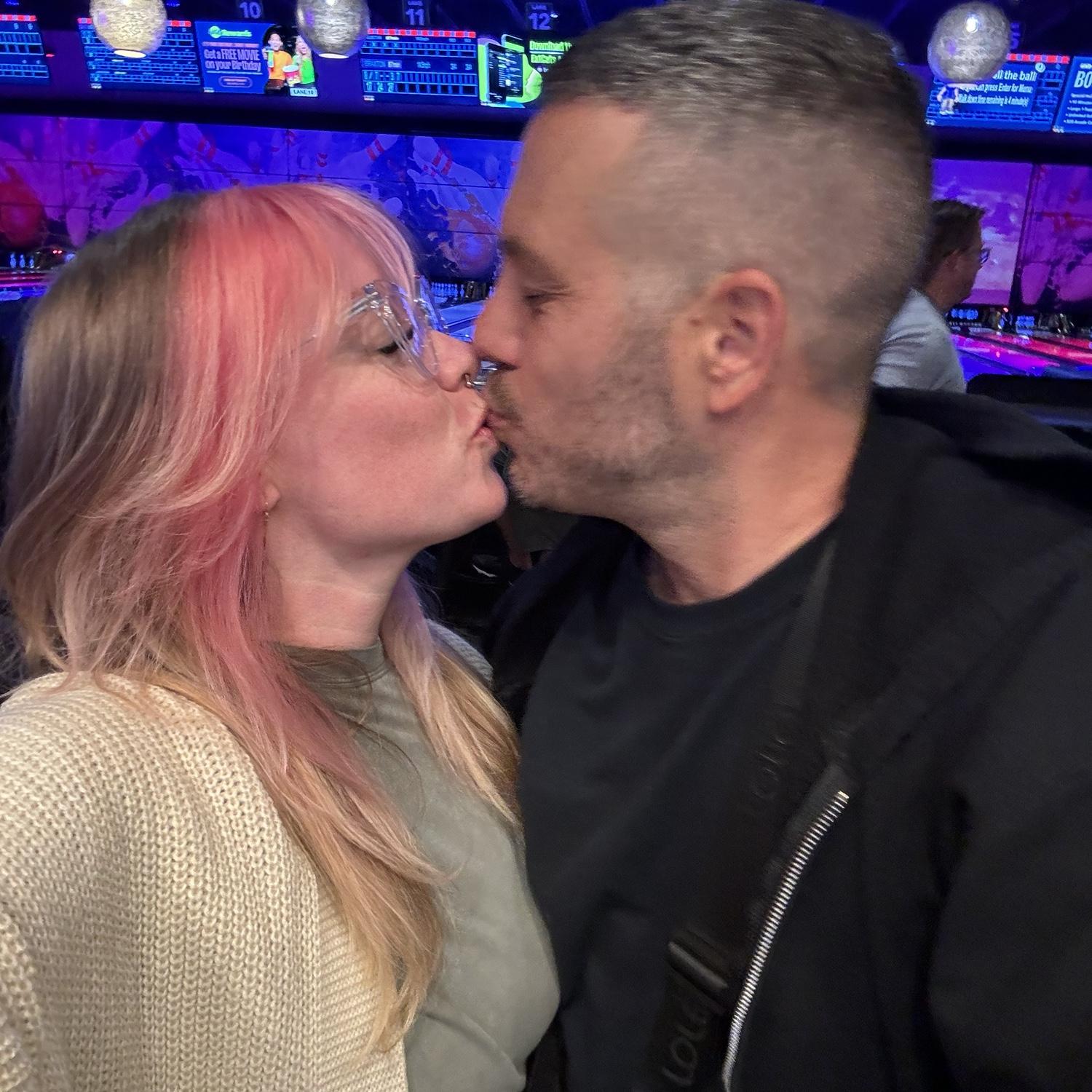 •September 2024• Kelly KNOWS she’s been dated!