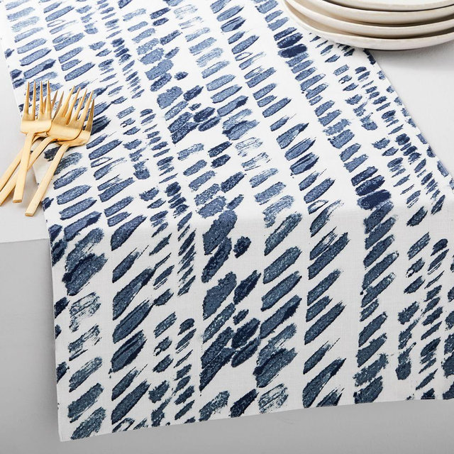 Slanted Dots Runner