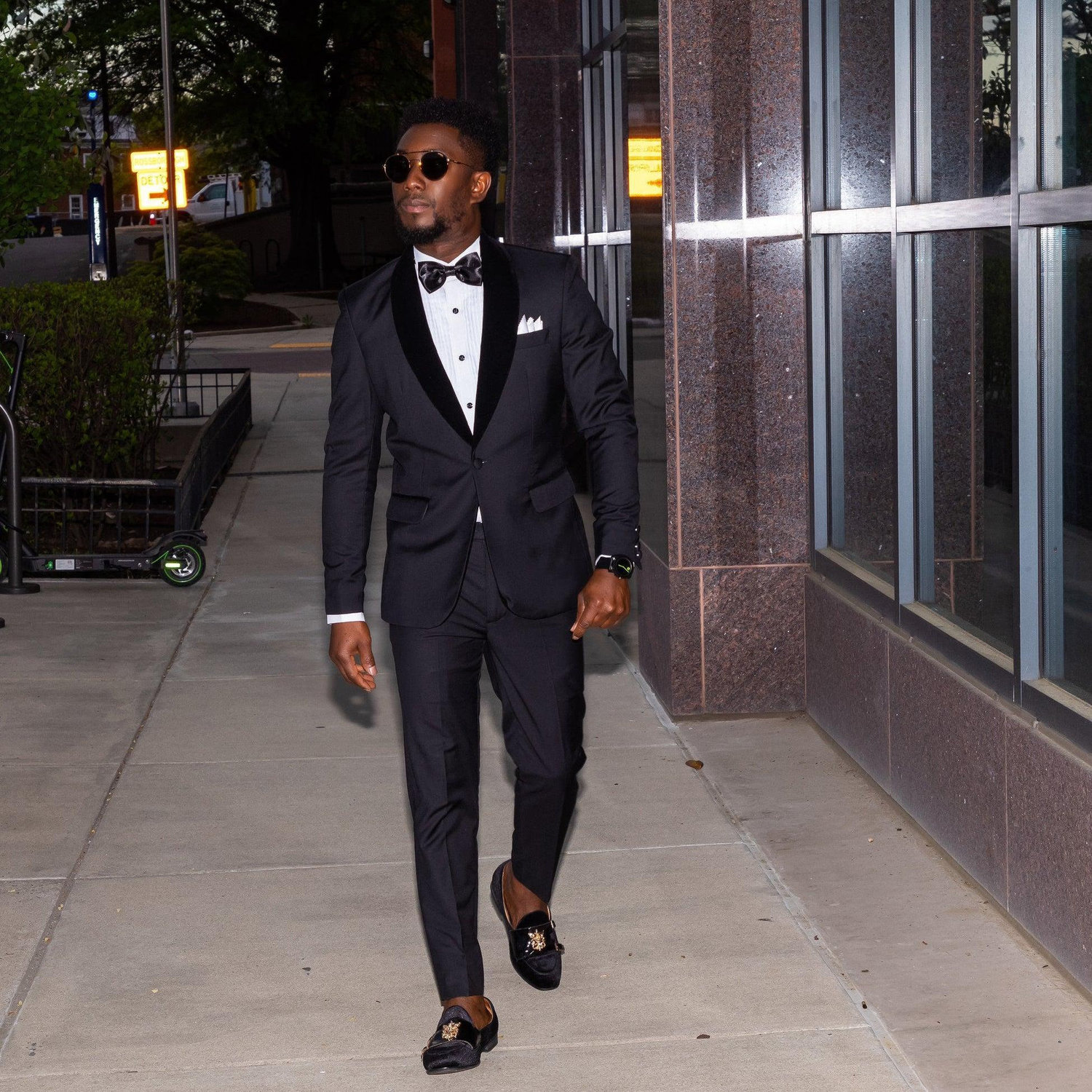 For gentlemen, tuxedos or formal black suits with black ties or bow ties.