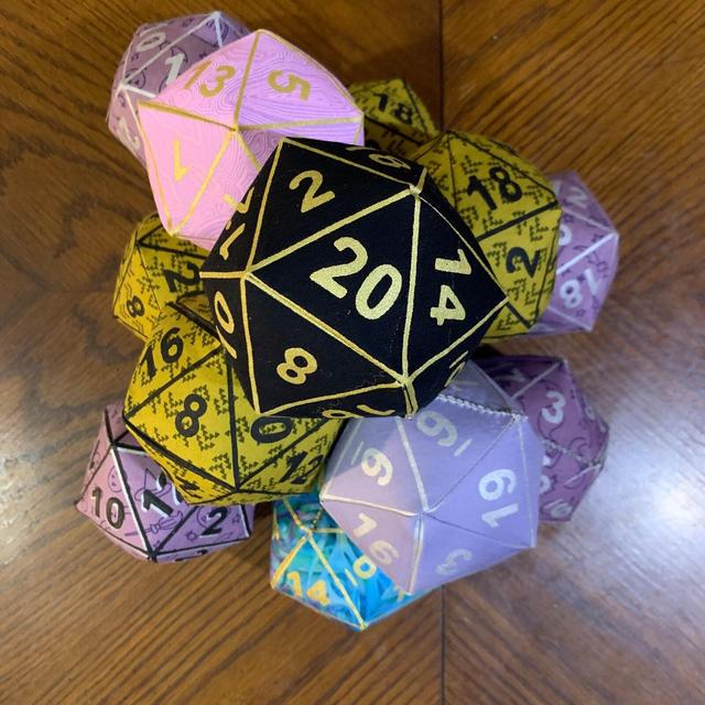 D20 best sale cat toy