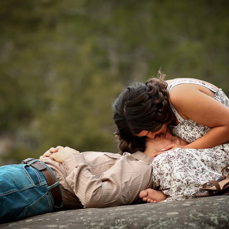 Engagement photos at Garden of the Gods by Jason Gualdoni ๐ธ