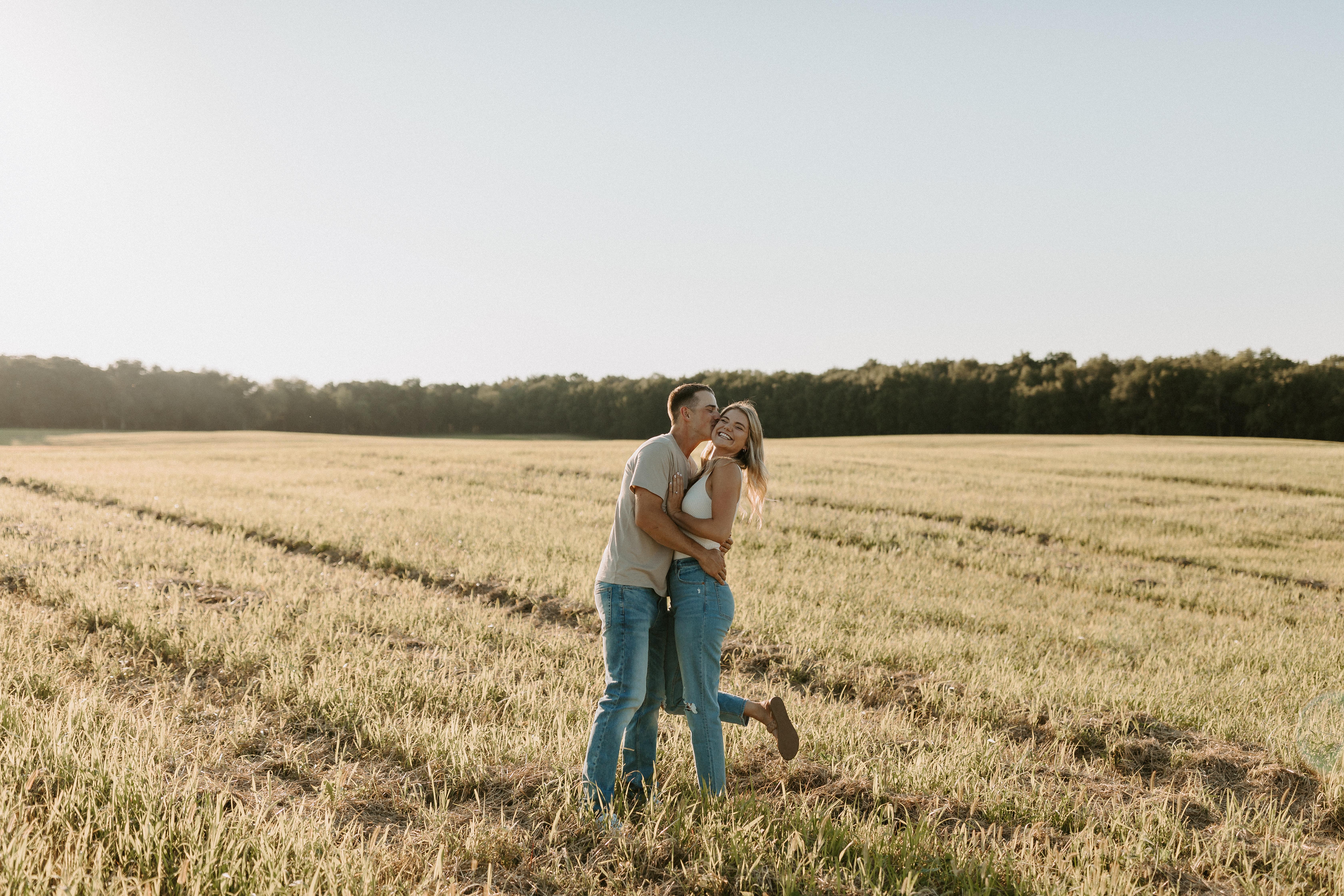 The Wedding Website of Alyssa Dickmann and Hunter Hellenbrand