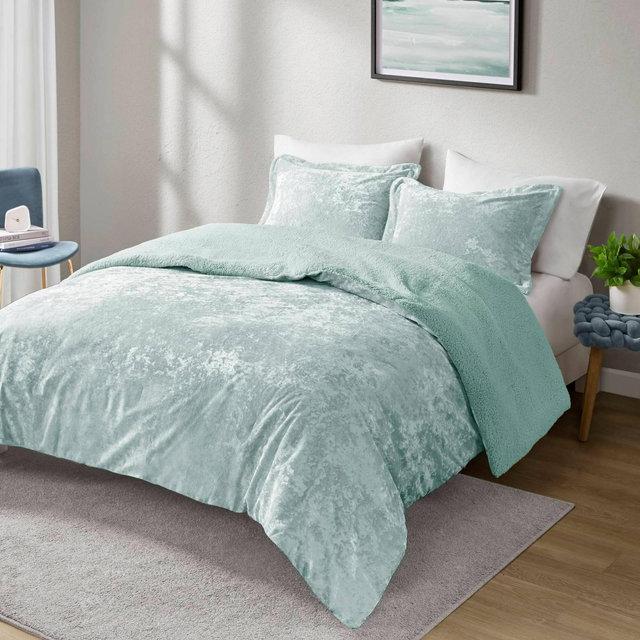 Intelligent Design King/California King Arabella Crushed Velvet Comforter Set: Reversible, Hypoallergenic, Aqua Green, 3-Piece