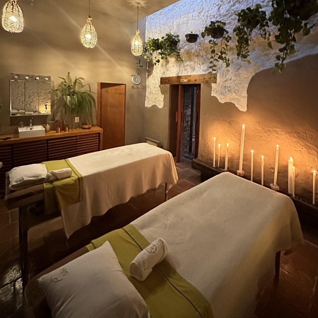 Couple’s massage at Posada Colibrí