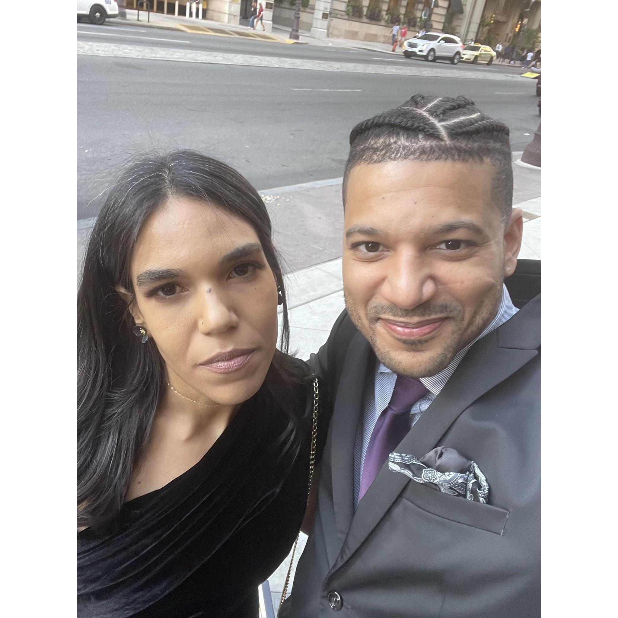 Outside of a beautiful wedding in Philadelphia. | Afuera de una hermosa boda en Filadelfia.