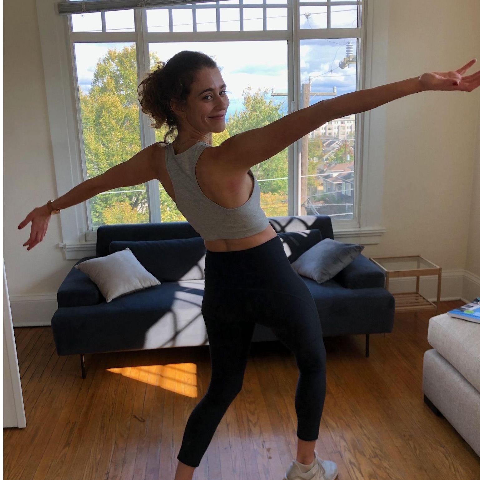 Moving in to our first shared apartment! 205 19th Ave E., Seattle WA. It had beautiful views of the Cascade Mountains.
//
¡Nuestro primer piso! Con vistas estupendas a las montañas North Cascades.