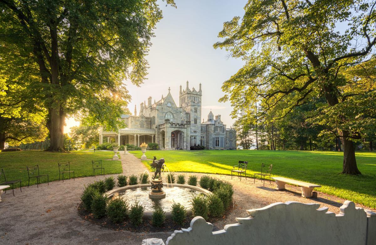 The Wedding Website of Vivian Mendoza and Matthew DeSouza