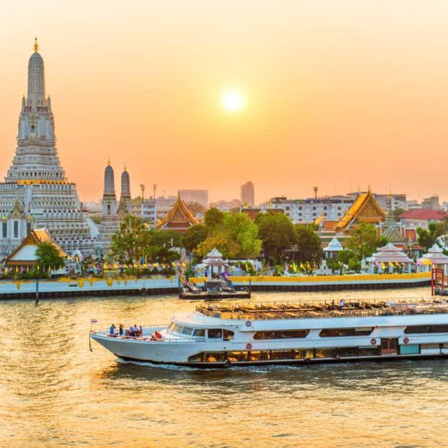 Sunset dinner cruise in Thailand