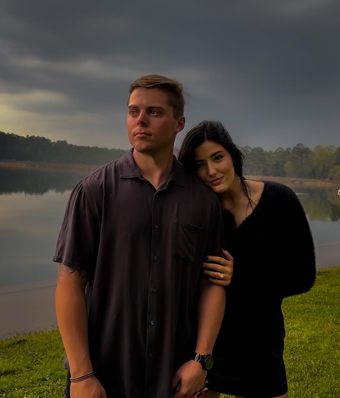 Enjoy photos from our rainy day Engagement Photoshoot🖤 We shot all of the photos at Tyler State Park. The moody, rainy weather really made it all come together & this was such a fun shoot.