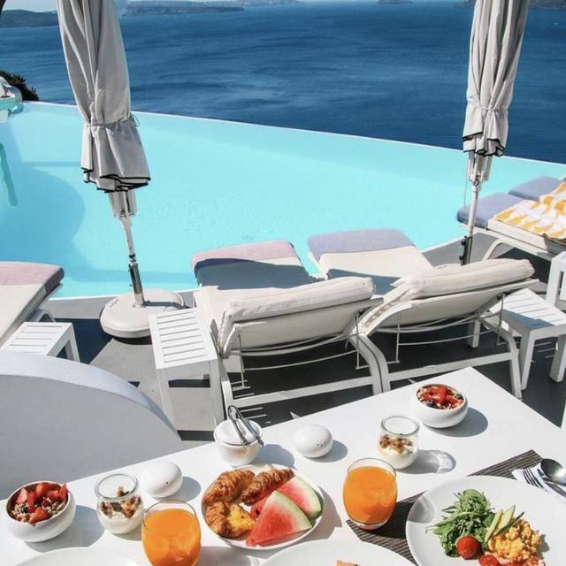 Poolside lunch @ Katikies, Santorini