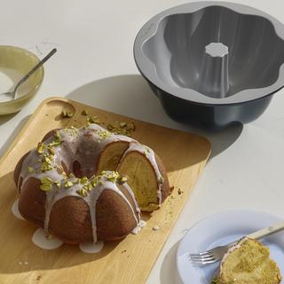 Fluted Ceramic Non-Stick Cake Pan