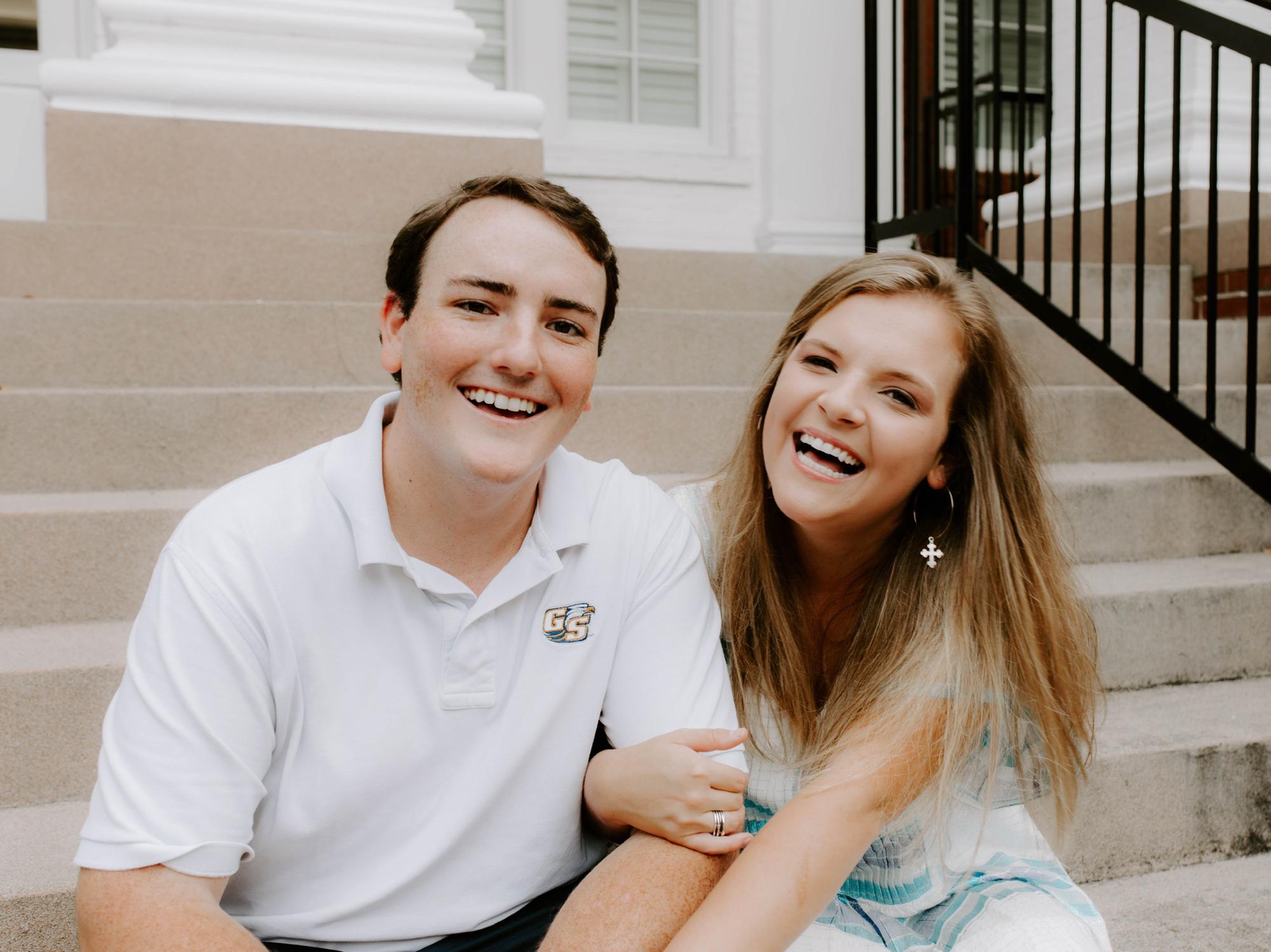 Senior pictures in Sweetheart Circle