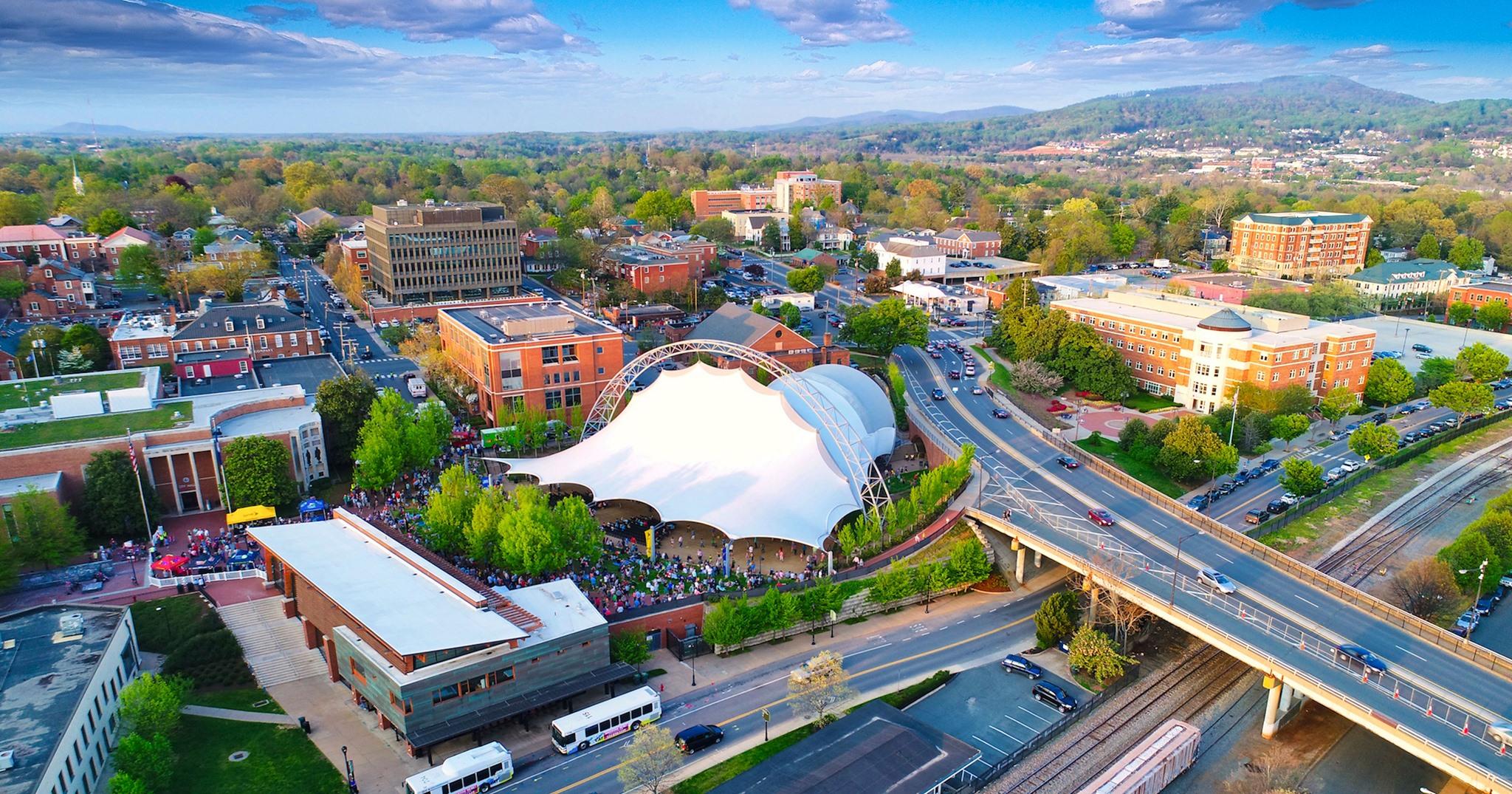 The Wedding Website of Lindsay Thomas and Carter Lusk