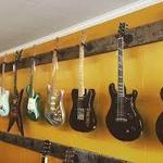 Frets 'n Friends