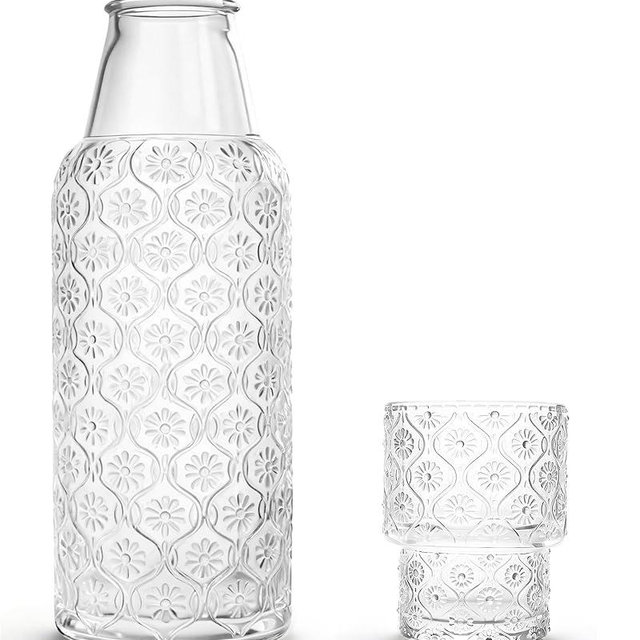 DmmyAlzx Bedside Water Carafe and Glass Set, 20.5oz Glass Pitcher with 6oz Tumbler Lid, Nightstand Water Container & Mouthwash Dispenser for Bedroom & Bathroom, Daisy-Pattern