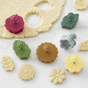 Williams Sonoma Pie Crust Cutters, Set of 6