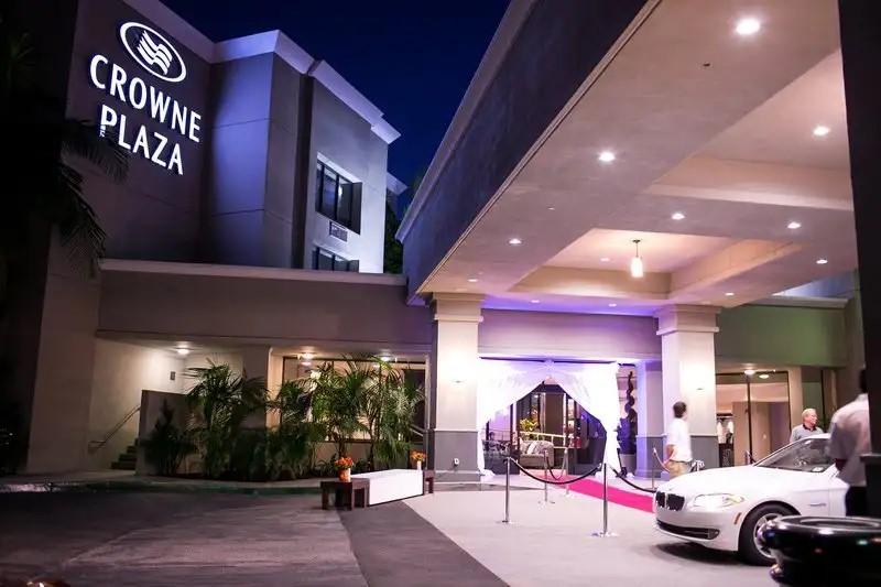 The Wedding Website of Mony Men and Octavio Olmos